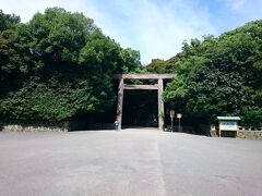 こちらは東門。

南門が正門なのですが、
このあとの導線を考えて、今回は東門から入ります。
