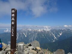 西穂高岳に登頂♪標高2909m。
これにて、2015年に登った北穂高岳、奥穂高岳、前穂高岳と合わせて「穂高」と名の付く峰々を制覇！

笠ヶ岳にはかなり雲が湧いてしまいました。