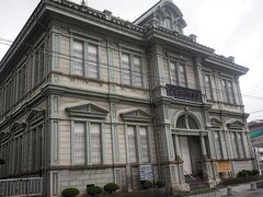 街に戻り、青森銀行の母体となった旧第五十九銀行本店です。ルネッサンス様式の洋風建築として重要文化財に指定されています。