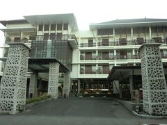 ３日目はウブドからバスでクタに移動．

クタではこの Sun Island Hotel に２泊．
中心地でかなり大型ホテル．

