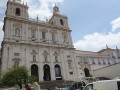 アルファマ地区のサン・ヴィンセンテ・デ・フォーラ教会で下車。