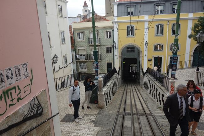 ということで再びビッカ線に乗って上の通りに戻ります。