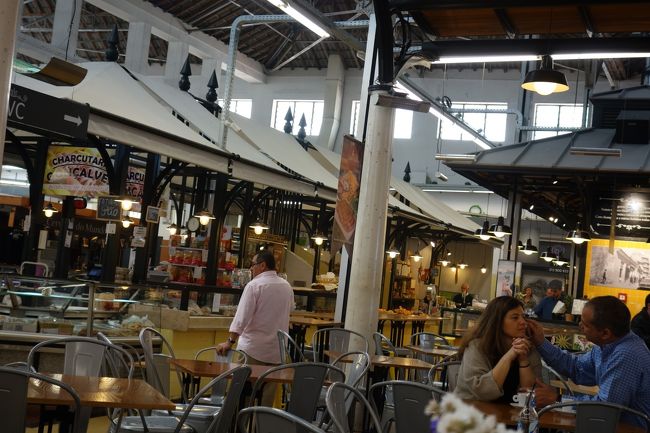 ここのフードコートで