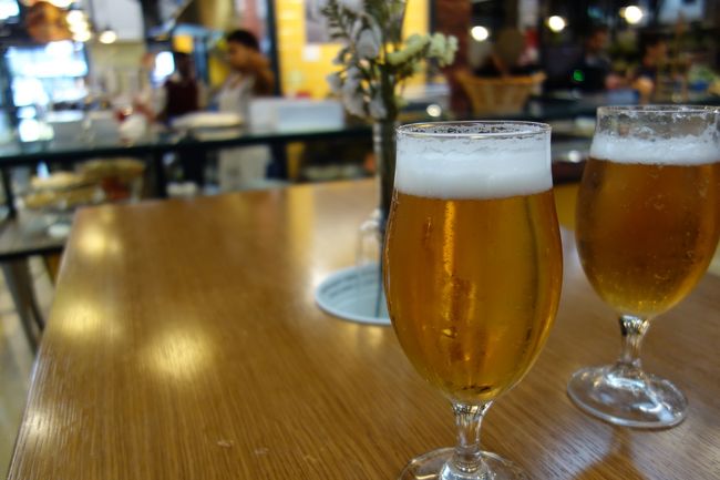 ビール休憩。<br />生ビール2.5ユーロ×2。<br />ちょうど飲み終わりが12時ころでした。