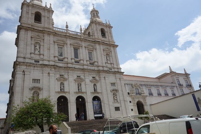 アルファマ地区のサン・ヴィンセンテ・デ・フォーラ教会で下車。