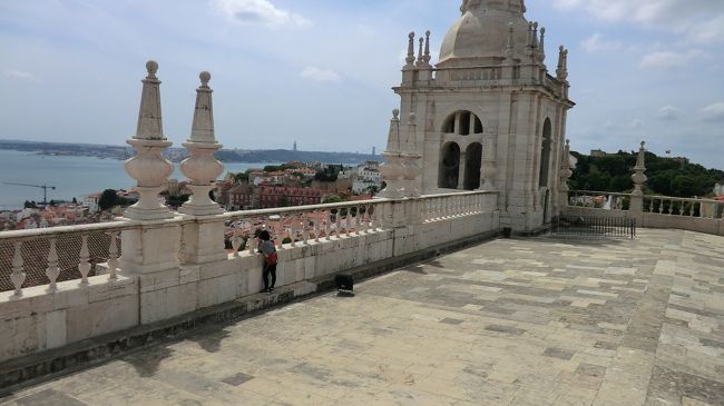 屋上に出ました。<br />他の喧騒が嘘のように観光客がいません。