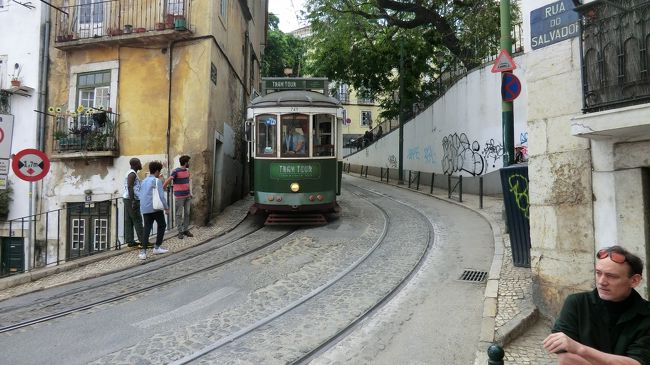 観光用の緑のトラム。