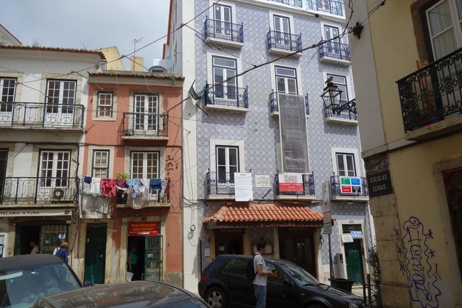 おなかも空いて暑いしどこかで休憩したいなとアルファマ地区をブラブラ。