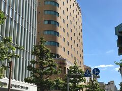 本日の宿・後楽ホテル。
土地勘が無いのでどのホテルにするか悩みましたが、ネット上でも評判のここをチョイス。評判に違わずとても良いホテルでした！
http://www.hotel.kooraku.co.jp/