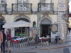 さて、リスボン出発前にブランチ。
ベイラ・ガレ。
10時ですがお客さん0でちょっと引きますが入店。