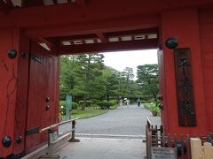 平等院、入口の門をくぐり中へ。６００円。