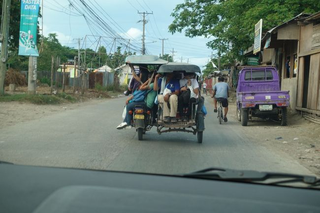 このトライシクルがいたるところに走っている。乗ってみたい。怖いけど。