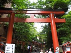 お祭りの始まる10時前。
お祭り、七夕で人が多いかと思いましたが
多くはありませんでした。
着物の女性。
観光客と少し違う感じ。