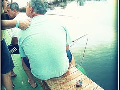 【Amazon Ecopark Lodge】

先に来ているブラジル人たちは、他にやることが無いのか、釣りしています。釣りよりもおしゃべりに夢中みたいな....