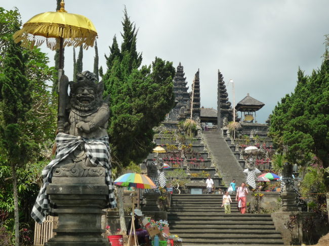バリ・ヒンドゥー教の総本山、ブサキ寺院<br />