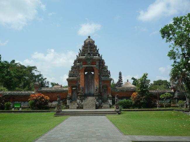 世界遺産タマン・アユン寺院<br />