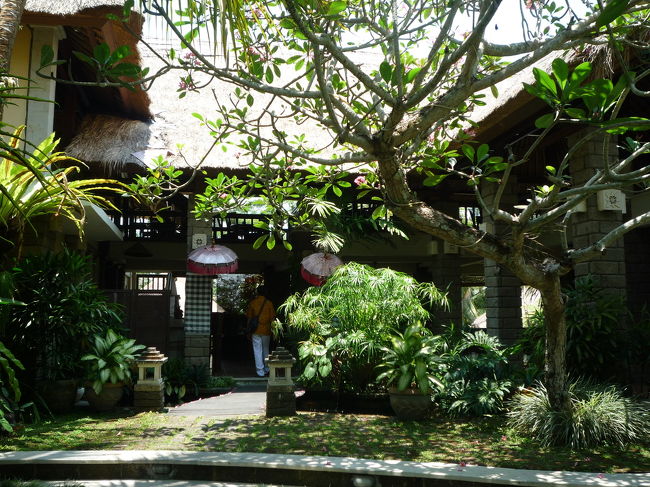 ウブドの街をブラブラした後、ランチ<br />