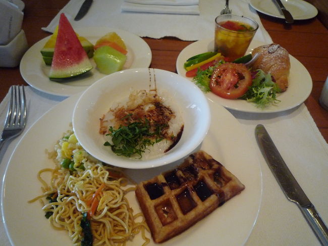 これだけ広いので朝食は3ヶ所で頂けます。<br />まずはロビーに近いレストランから<br />