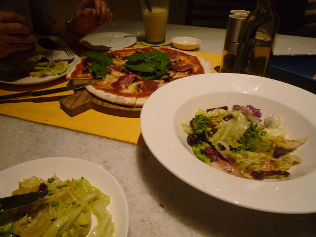 ずーとナシ・チャンプル続いてたので、久しぶりのピザ美味しかったです。