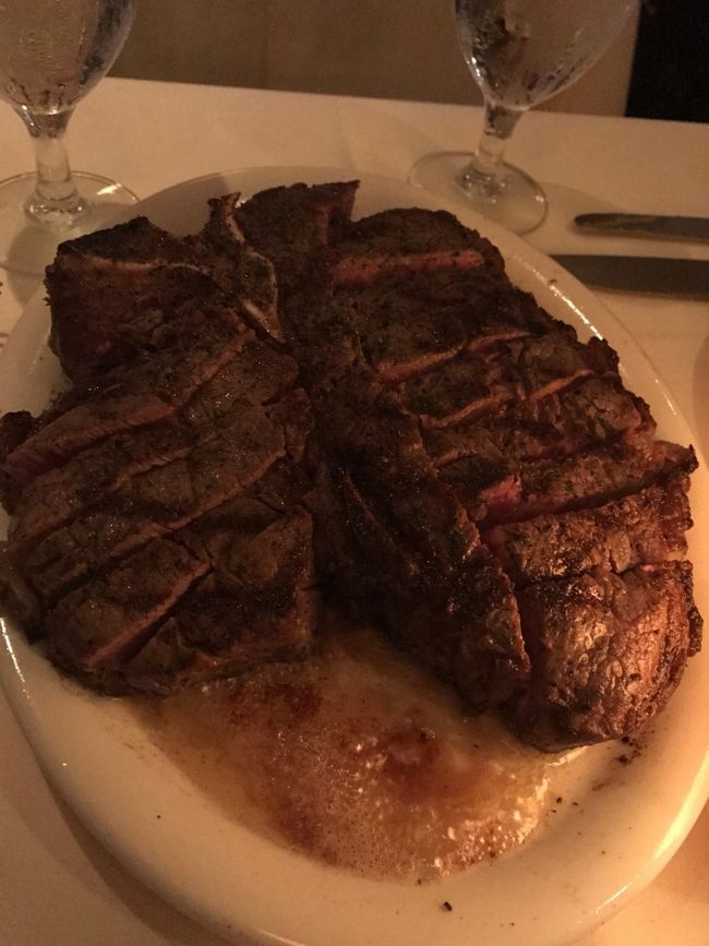 六本木「ウルフギャング」しか知りませんが<br /><br />比べてもう少しさっぱりとした印象<br /><br />とても美味しい～～！