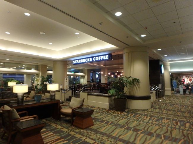 翌朝<br />ロビーにあるスタバで簡単な朝ごはんを購入～