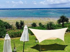 石垣島最後は海が見えるカフェでおしゃれにランチをしてみました。
テラス席から見える目の前の海は最後にふさわしく、石垣島の思い出と名残惜しい気持ちをゆったりと感じさせてくれるお店でした。