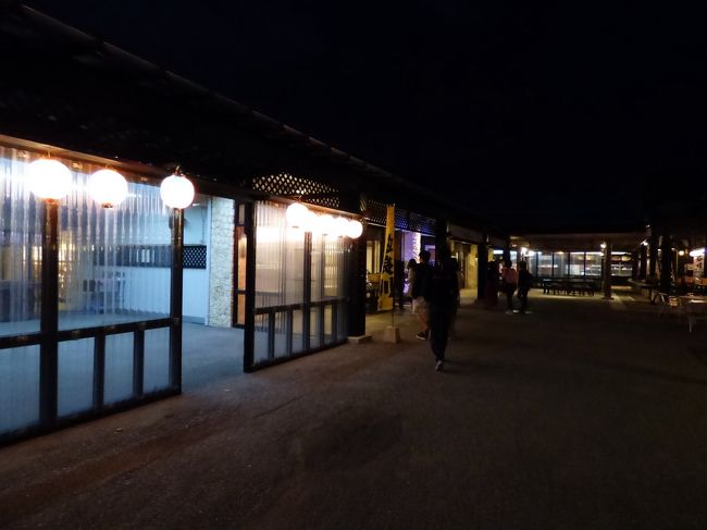 琉球の風ステージライブも繰り広げられる複合施設