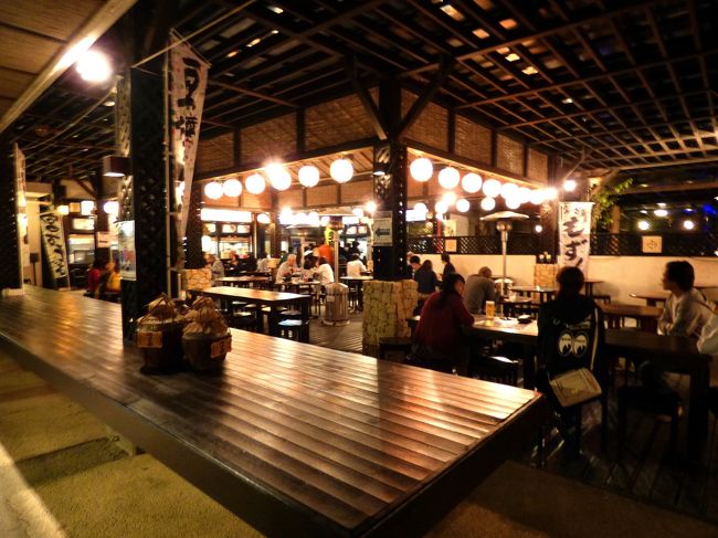 南の風に吹かれながら、気軽にお料理やお酒が楽しめるようです