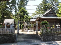 県道21号線を挟んで、大日寺の向いにあるのが一宮神社。
いかにも神仏分離令により分離したことがわかります。
鳥居がある正面入口は写真の左側にあり、ここは裏口です。