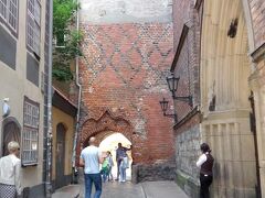 聖ヨハネ（ヤーニャ）教会の横の道。