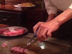 ランチはステーキランド神戸館へ。
目の前でお肉を焼いていただきます。

柔らかくてジューシー。
とってもおいしかったです♪