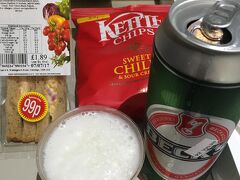 この日もホテルへ戻るとほぼ24時、またしてもグローサリーストアでのお夜食調達です。