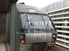 ダウンタウンへは、快速列車のUPエクスプレスを利用。
ユニオンステーションまで、運賃はカナダドルで12ドル。
ICカード（PRESTO）でタッチした場合は9ドルになります。

海外に行くといつも思います。
ICカードで運賃を支払ってロクに割引がないのは、日本ぐらいのものです！