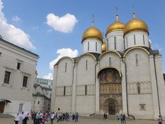 ”ウスペンスキー大聖堂”

ロシア正教の府主教会として、歴代皇帝の戴冠式などが行われたと。