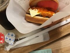 羽田モスチーズで チョイ飯、地元モスチーズの方が旨い！←？