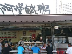 朝食は「阿堂鹹粥」で台南名物の虱目魚(サバヒー)粥をいただきました。