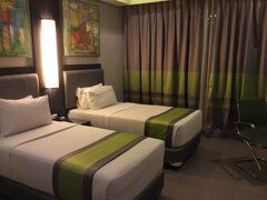 Bayfront Hotel Cebu （Ctrip 4,617円）

・ベッド快適、寝心地抜群。
・お部屋広々、きれい。
・1階にセブンイレブンあり、便利。
・ショッピングモールそば、空港バス乗り場も目の前。
（どちらも時間が合わず、利用せず）
・大型ホテルだがエレベーター2つで、5分待ちは当たり前。
・エレベーターのボタンが反応せず、親指で力を込めて押す必要あり。
・デポジット1,000ペソ。
・ドライヤーは部屋になく、言えば借りられる。

コスパよく、総じて満足でしたので、リピートありです。