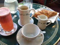 明けて翌日は帰国日。朝食はLe Deux Magotsの隣のCafe De Floreへ。
こちらではシンプルにクロワッサンとカフェオレで軽めに。
