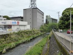 松川遊歩道と言う名前がついているそう。
桜の木が植えてあり、春はきれいだとか。