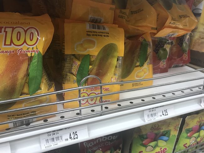 お土産に購入したマンゴーグミ。<br />意外と売ってなくて、みつけたら買うのをお勧めします。<br /><br />めっちゃマンゴーで美味しい。<br />久しぶりにグミ食べた。