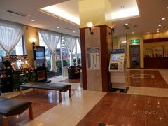 １１４６．長崎バスターミナルホテル。時刻表が大きい。広くていい。テレビもある。