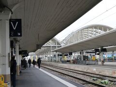 窓から景色を眺めているとあっという間、、

予定時刻通り8:44に　終点のランス駅（REIMS）に到着、、

