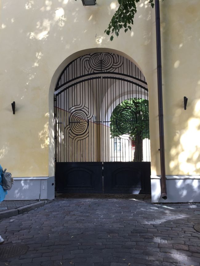 門なども凝った作りで見てるだけで楽しい。