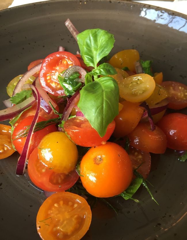 こちらは初日の夜に行ったFARMというレストラン。ホテルのスタッフおすすめでした。<br />野菜が美味しかった。