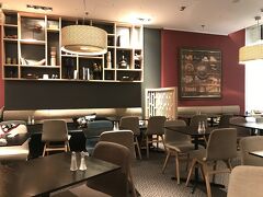 早くも４日目になりました。
この日は朝からホテルで朝食です。
GLOホテルの朝食レストランはインテリアがオシャレです。