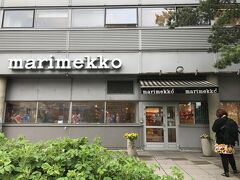 最寄駅から１０分くらい歩いて、マリメッコアウトレットに到着。
駅から日本人がいっぱいいるので、道に迷う心配はありません。