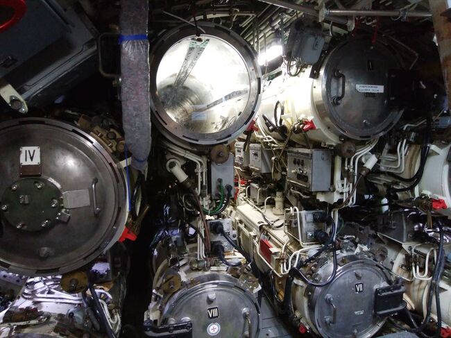 いきなり魚雷発射管があります。