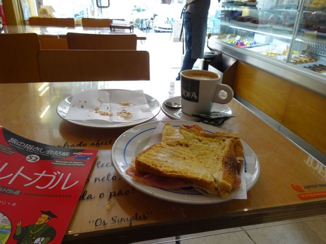 宿の下に飲食スペースのあるパン屋さんがあったので<br />確か、トスタミシュタ。ミックストースト<br />とナタ<br /><br />どこ食べても美味しいはずの二点なのだけれど<br />記録には「ハズレ」と記載されているw