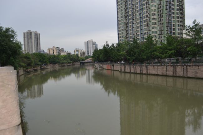 川の水も濁り、あまり面影がありません。