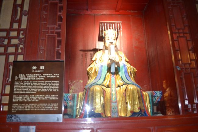 劉備玄徳の像が見られます。